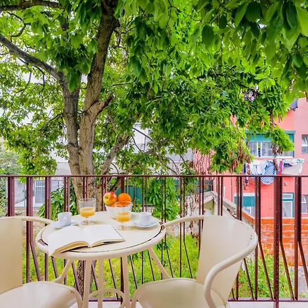 Graca Break With Balcony Apartament